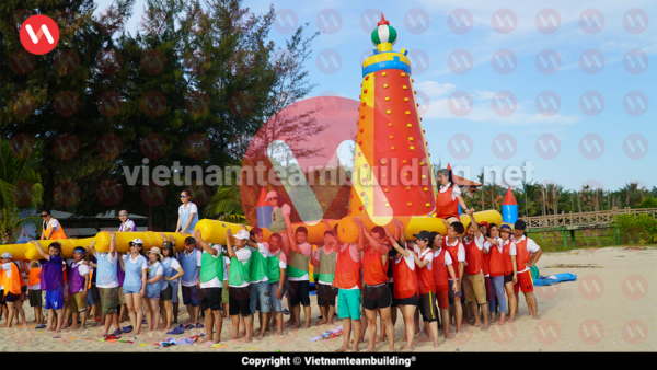 Cho thuê núi hơi, cho thuê nhà bơm hơi leo núi khổng lồ, cho thuê dụng cụ teambuilding tphcm